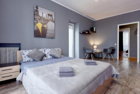 Гостиница V80-18 MODERN TWO 2 LARGE SEPARATE BEDROOMS - 80 m2 CENTRAL LOCATION, OLYMPIC STADIUM - GULLIVER MALL - Velyka Vasylkivska St, 80  Киев